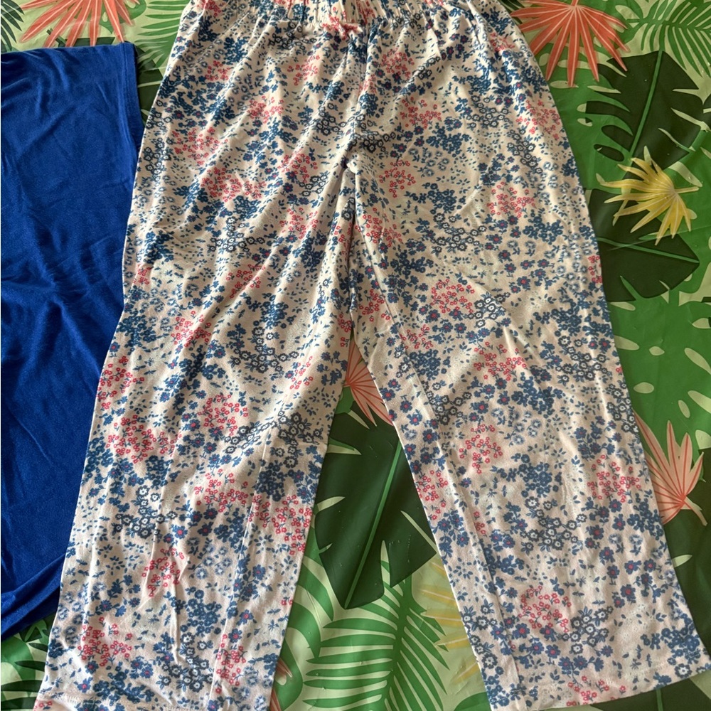 Liz Claiborne 2 Sets of Tops Capris Floral Coral Blue Pajamas size Small S - Picture 10 of 16